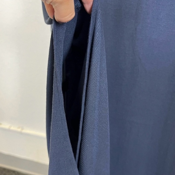 Barefoot Dreams Malibu Collection
Ultra Soft Henley Dress Indigo Color
Size 1XP - Picture 10 of 11